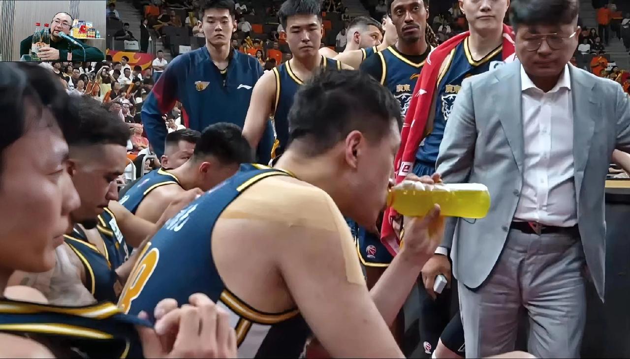 兄弟们！这什么情况？广州龙狮昨晚竟在客场大比分赢了广东！？拔得季后赛附加赛头筹！