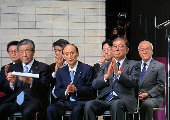 原本以为可以改换门庭，结果一夜被打回原型，高市早苗是否当上首相意义不大。自民党