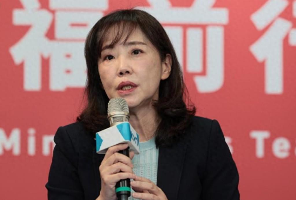 台湾资深媒体人尹乃菁在节目《少康战情室》表示，蔡英文这招出手，锁定在陈莹，然后劝