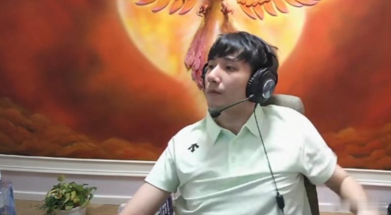 蒜头说FY自从复出加盟XG以来，先是练了一遍所有的能打四号位的英雄，然后也看了所