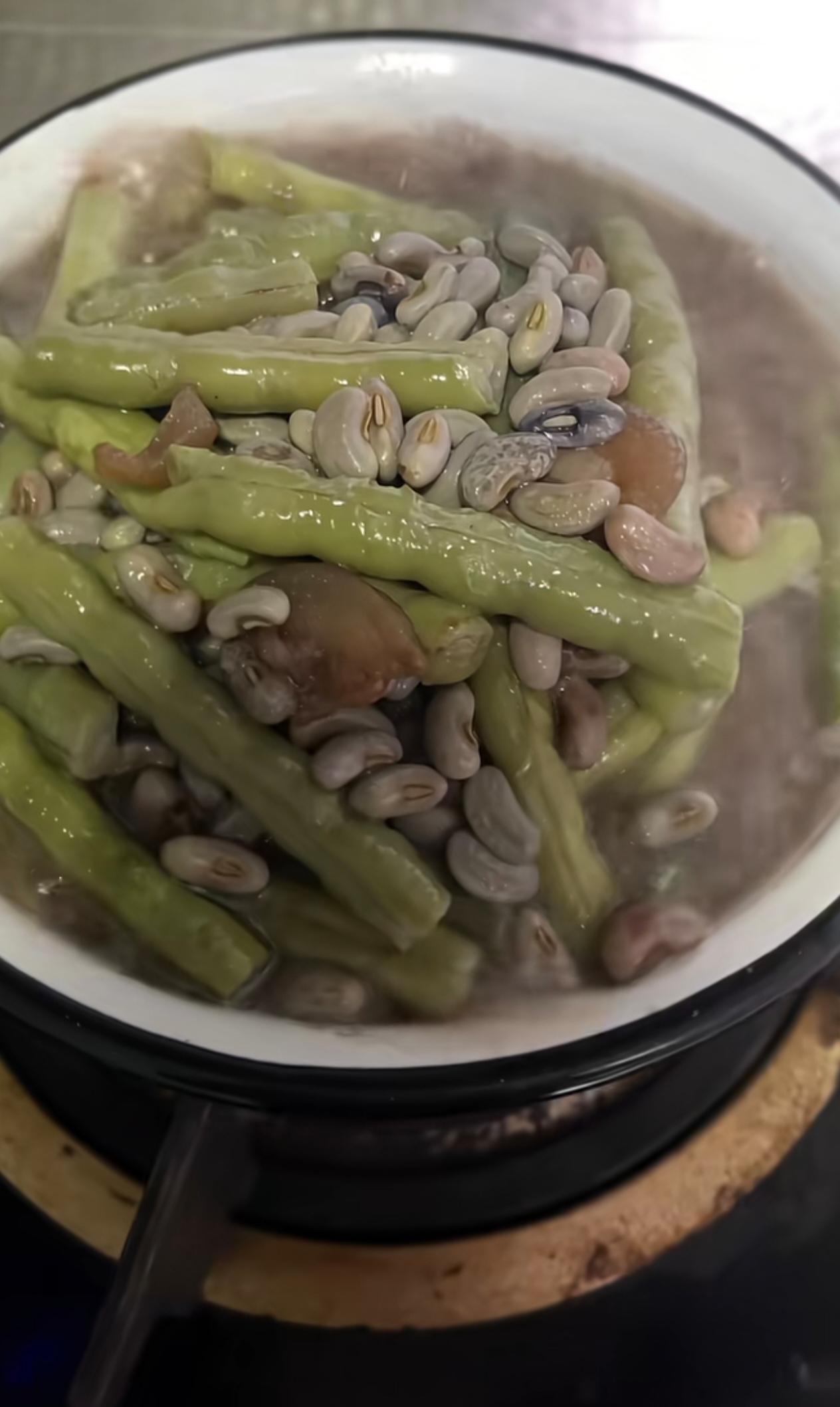 谁懂这一碗菜的含金量！为啥城里菜市场、超市很难买到这种豇豆？城里卖的大多是