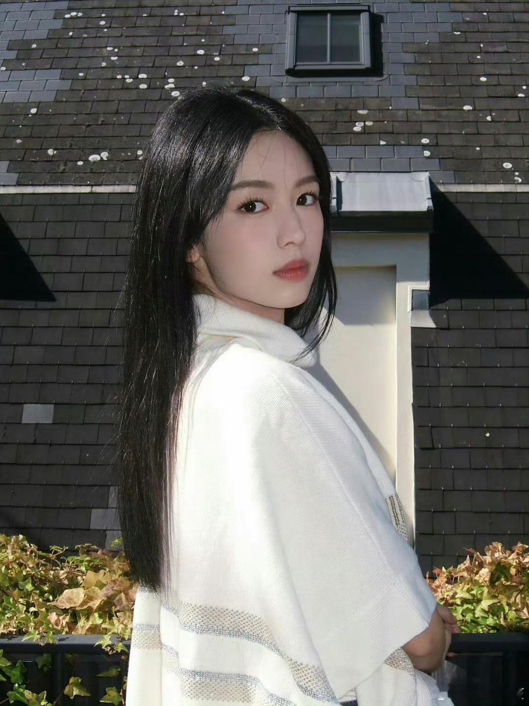 就算说喜欢与否是个人的取向，但是作为公众人物或者想成为公众人物，明知道自己的言行