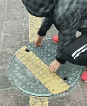 GIF搞笑图片: 搞笑人物, 搞笑段子, 美女你这喝水姿势很多人学不来