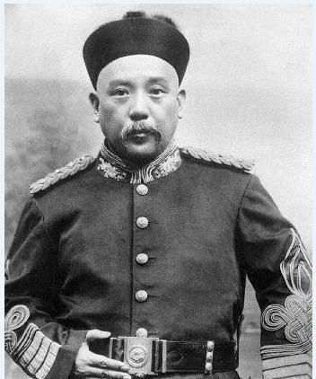 袁世凯临终留三人名单，死后第一件事却是恢复民国1916年6月6日凌晨，中南海居