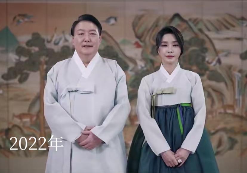 往年金建希中秋送祝福都是一脸衰样，2025年开始就是金惠景夫妻送祝福了。202