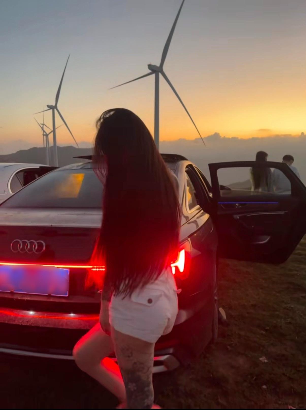 开车到山顶看日出日落也是很浪漫的事情​​​