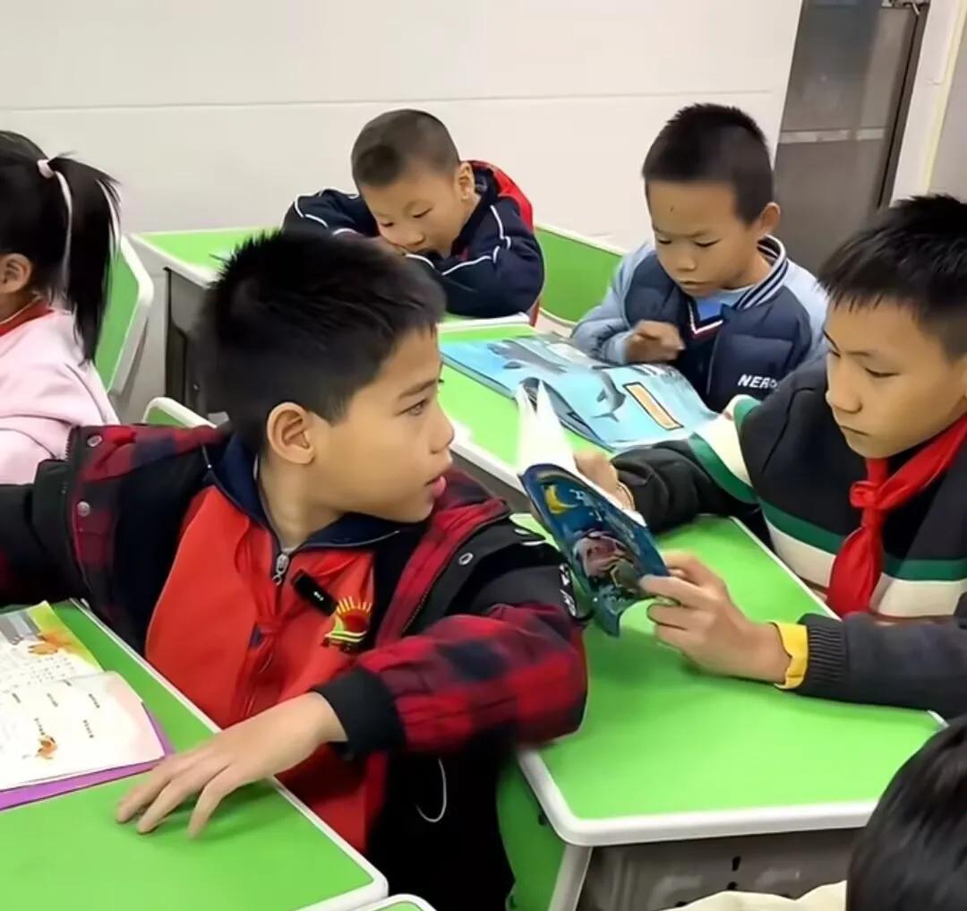 课桌霸凌，是小学、中学最常见的一种霸凌形式，这种情况的发生率甚至超过20%-30