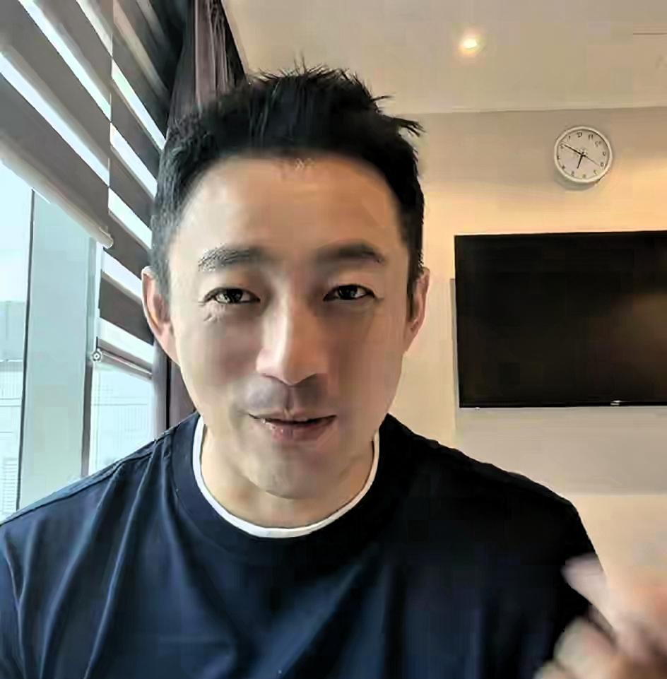 不少网友看到毕业典礼相关片段，仅凭小玥儿很少主动提及徐家亲属，就断定孩子内心存在