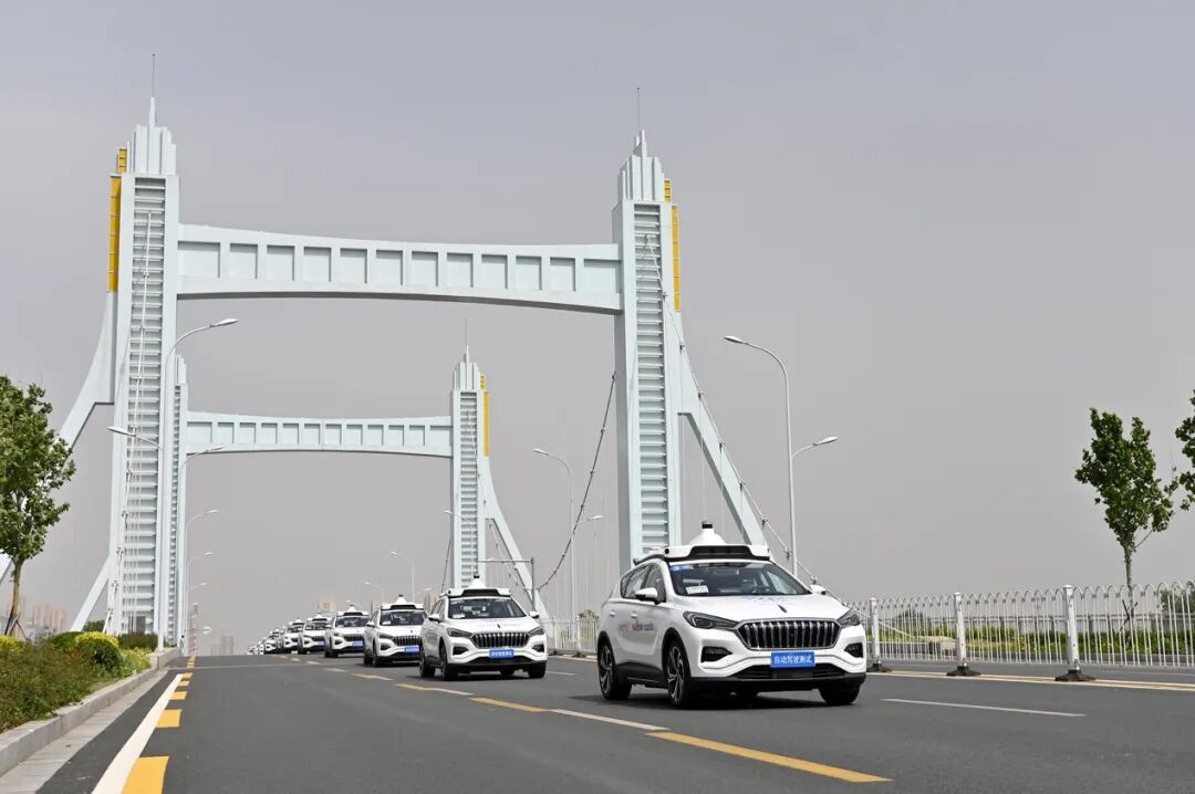 自动驾驶L4路线之争白热化，小鹏CEO何小鹏宣布跳过L3、年内量产L4，豪言覆盖