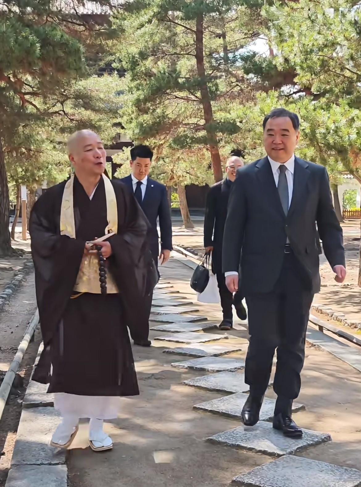 德川家第十九代当主德川家广，回京都黄檗山万福寺……现在是政治经济评论家+翻译家