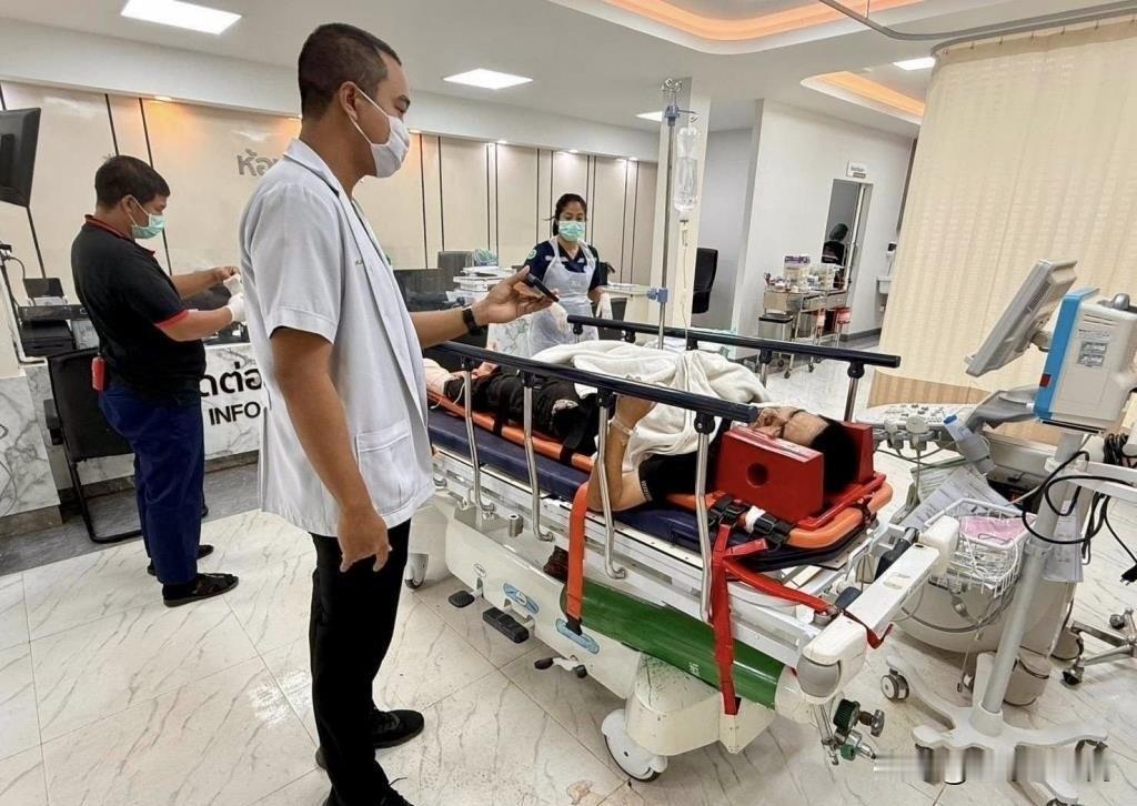 根据泰媒报道，昨天凌晨5点50分左右，泰国-柬埔寨边境地区发生爆炸事件，现场传出