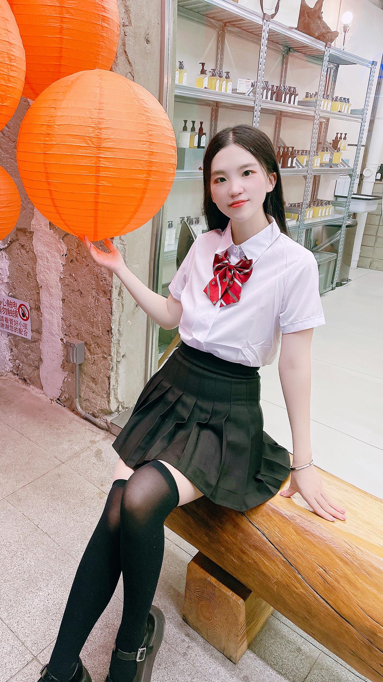 忙忙碌碌也不要忘记好好生活。jk美女ootd穿搭过膝袜