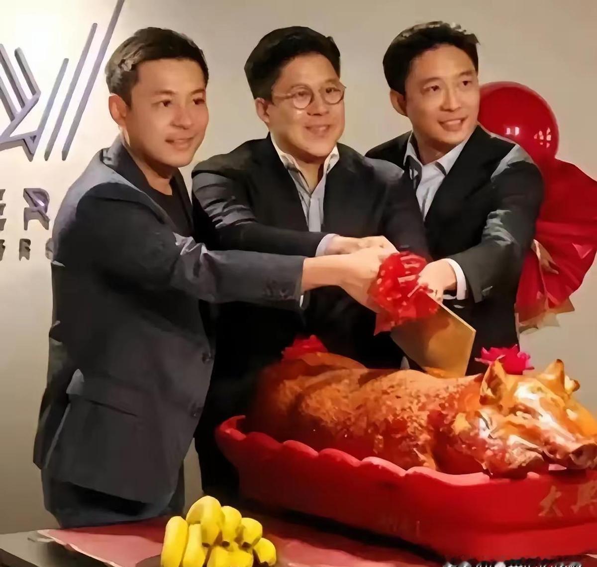 霍家这三兄弟真是豪门里的一股清流，当别家还在演“九子夺嫡”的时候，这哥仨居然已经