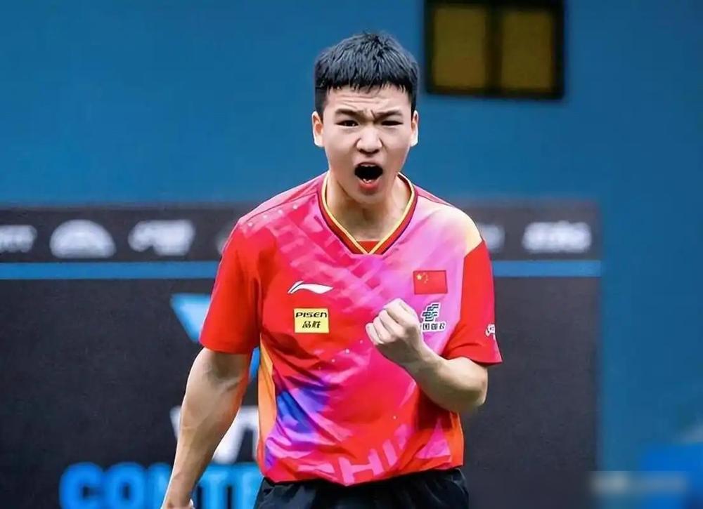 向鹏，国乒内战状元。亚运会选拔赛，3比0，干脆利落拿下袁励岑。右手组冠军，