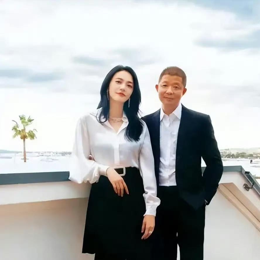 姚晨离婚后我才认真去了解曹郁，不查不知道，一查真的被惊到了。曹郁看着低调，本事