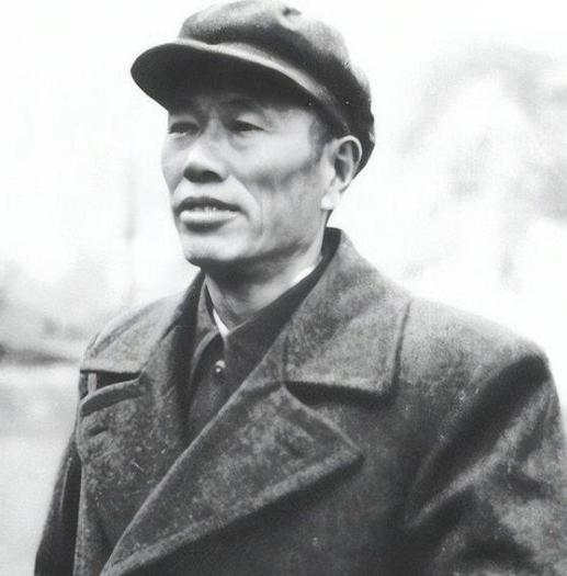 很奇怪，彭德怀脾气大是出了名的，志愿军中许多高级将领，包括副司令洪学智、韩先楚等