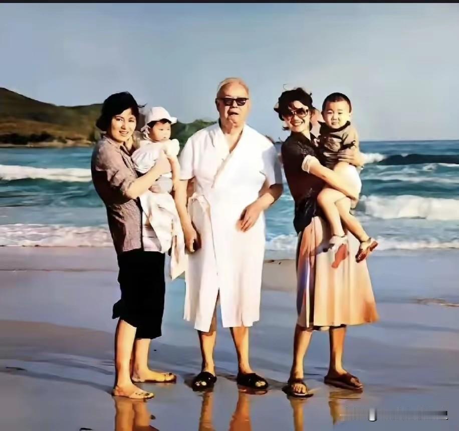 “吕端大事不糊涂”，这是对叶剑英元帅一生的精准写照。这张珍贵留影定格了81岁的
