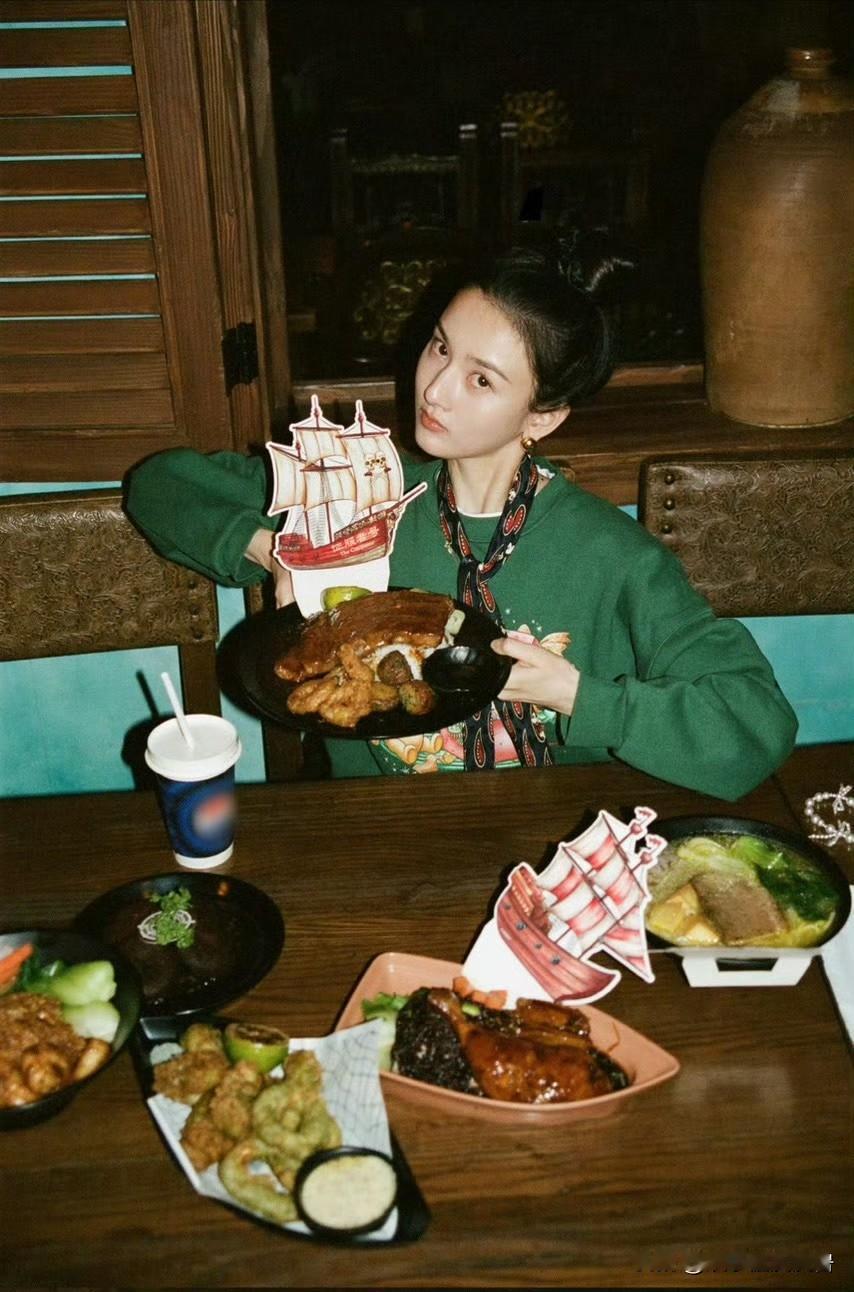 去迪士尼，就按宋祖儿这么拍！她真的太会拍了，怎么能拍的这么好看，随手一拍就是画报