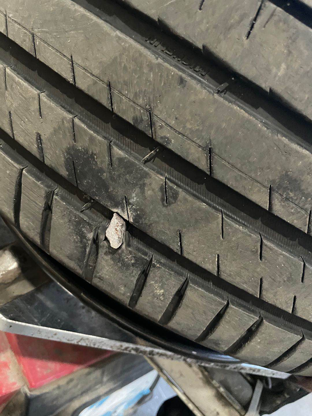 Modely20寸又炸胎辣三个月没到第二条了直接换两条国产了耗不起