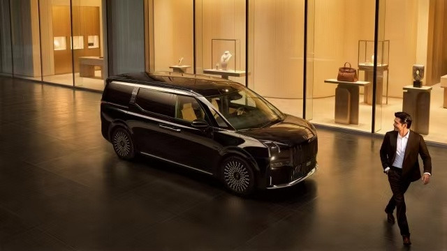 别人做MPV是升级，极氪009做MPV是开创。从第一台长续航纯电MPV，到行业首