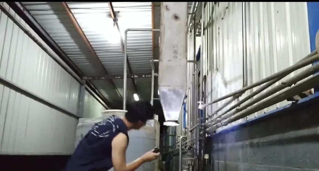 我是从心底心疼儿子的。只要他说一句，不想干了，我肯定答应的。没想到儿子高考结束