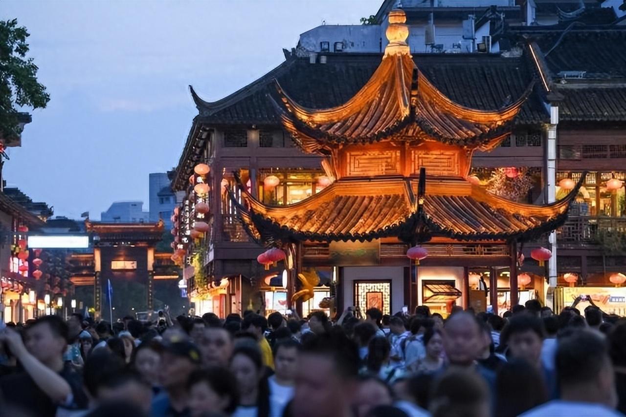 全国旅行社陷入倒闭潮，不是没有游客，而是他们自己把自己作死了。 2026年暑
