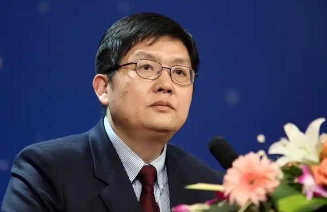 中方呼吁谨慎前往日本，然而复旦大学的冯玮却在此时，高调推荐中国学生去日本，并把这