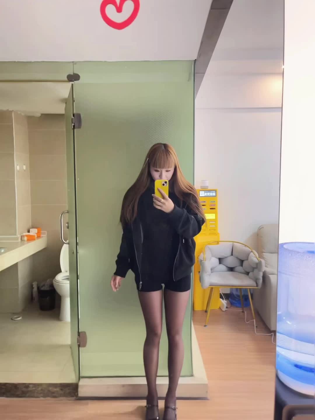 脚美甲 美甲 御姐 高跟鞋 短裤