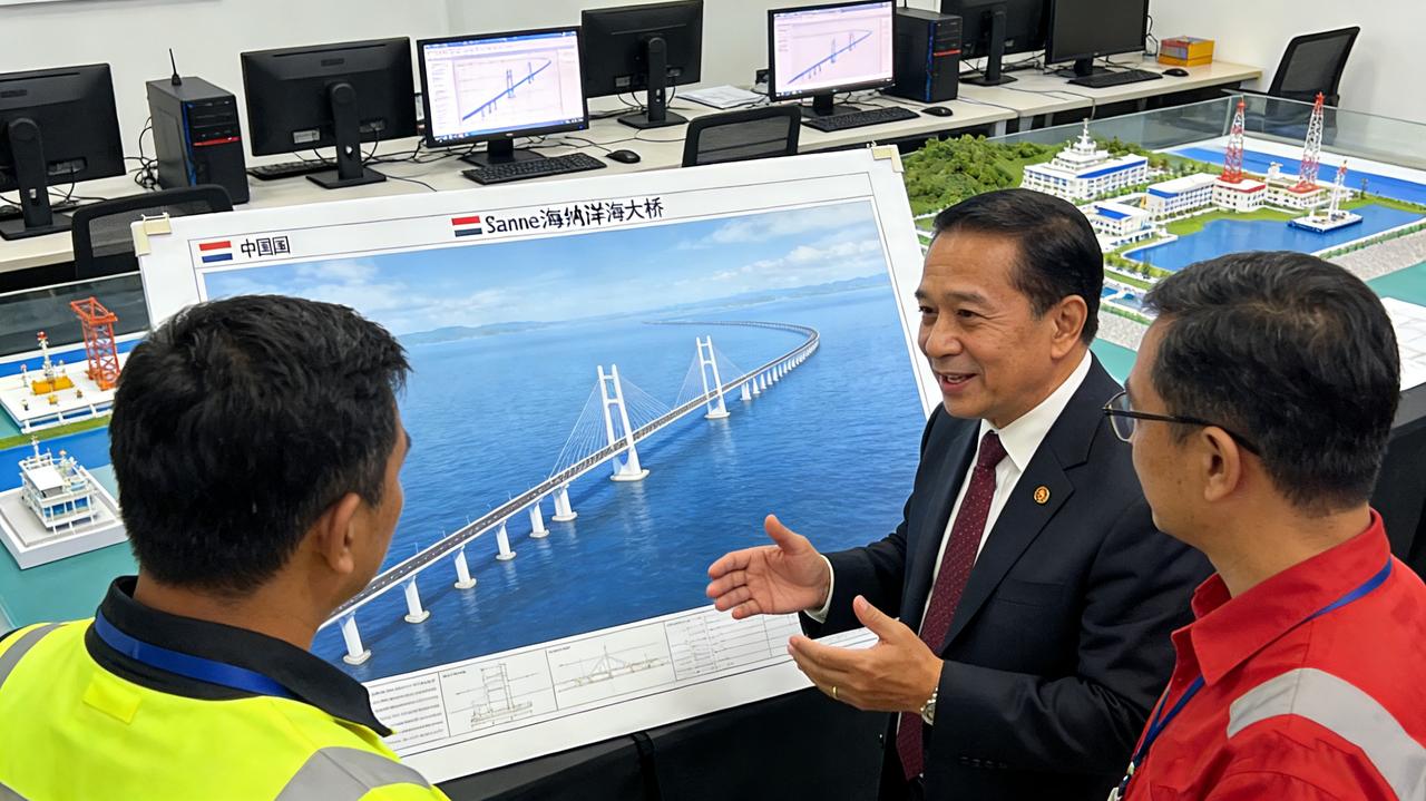 印尼海洋事务部长：在纳土纳海域我们有分歧，但中国的基建能力帮助我们实现了跨海大桥