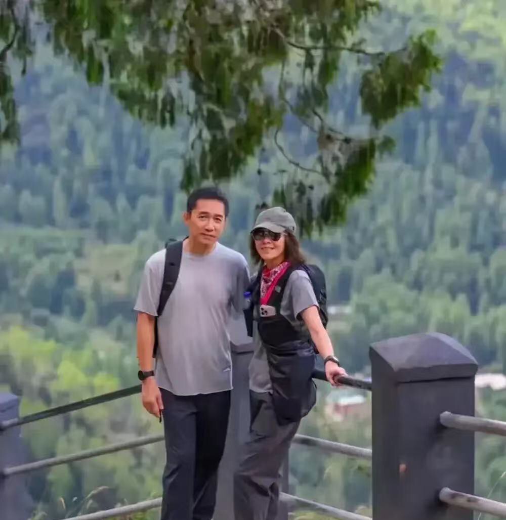 我的个妈呐！我在福建武夷山碰到了谁？老了，真的老了，叫人看得都移不开眼啊！我都要
