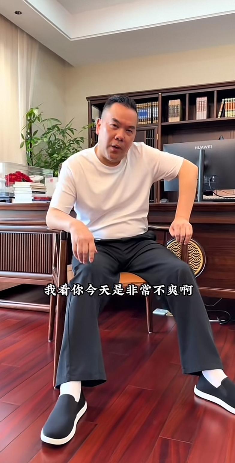 上海阿牛哥，站着说话不腰疼，他让河南驻马店瑞瑞适可而止，得饶人处且饶人，不要总是