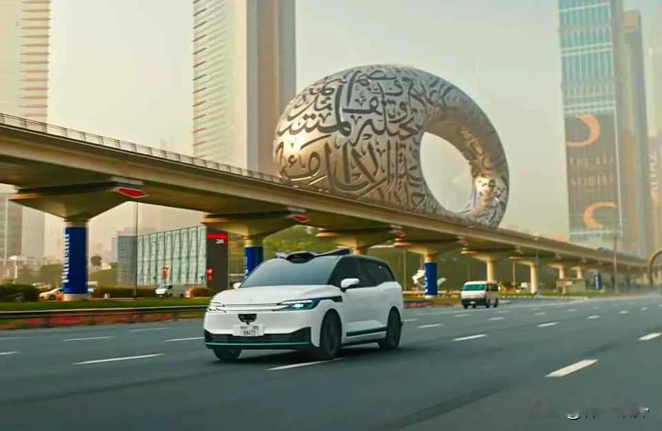 中国无人驾驶方案要领跑全球？两大巨头押注萝卜快跑，股价涨疯了！最近美股有个离