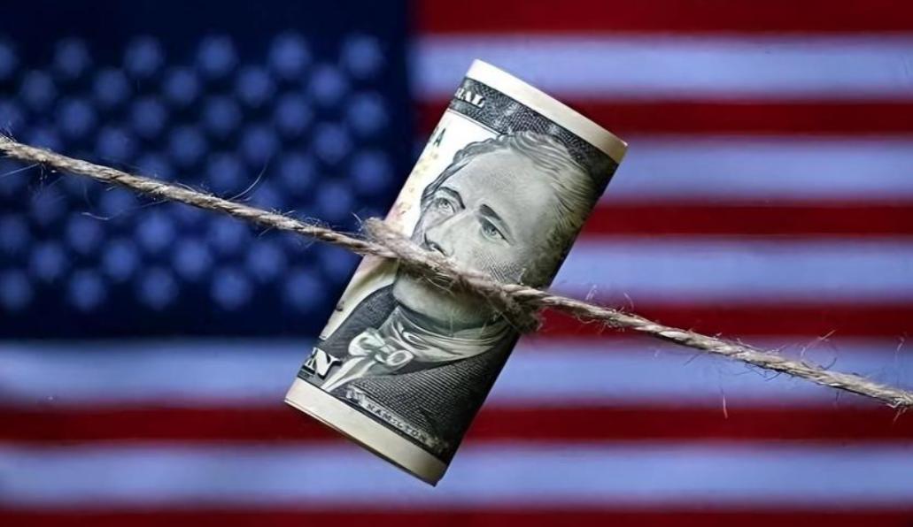 中国抛千亿撤退，日本和华尔街被掏空，特朗普的金融收割局正浮出水面2026年