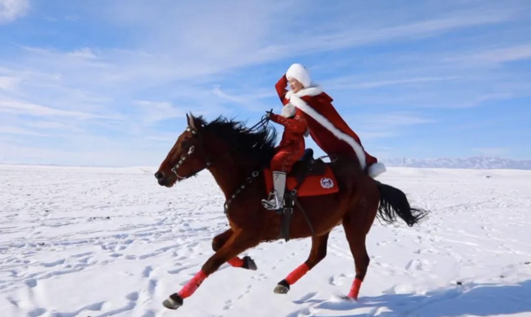 刷到这个消息的时候我整个人都懵了，第一反应就是“这肯定是假的吧！网传贺娇龙日前
