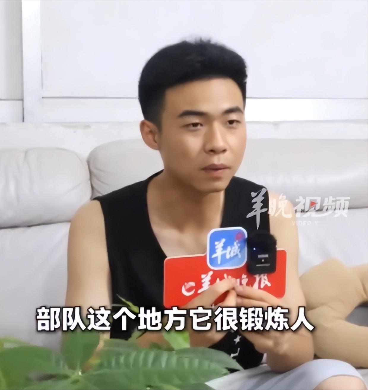 “00后”小伙王謇睿刚刚结束2年部队生活，风尘仆仆抵达深圳的家，没想到仅4个小时