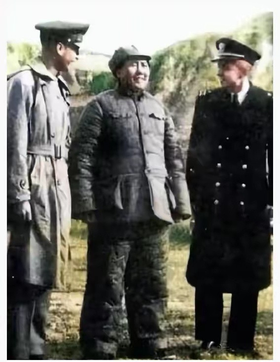 毛主席这张照片就像一座山，压不弯，顶云天！