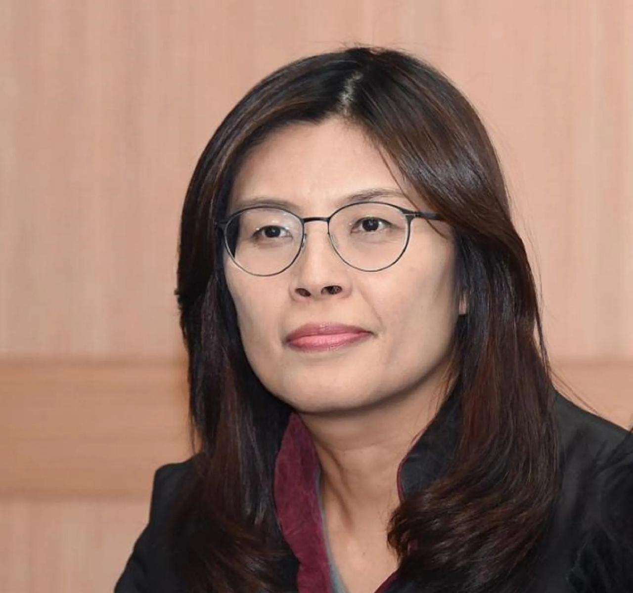 郑丽文骂赖清德是个“二百五”。郑丽文最近在节目中谈到中美关税战说，全世界都欠中国