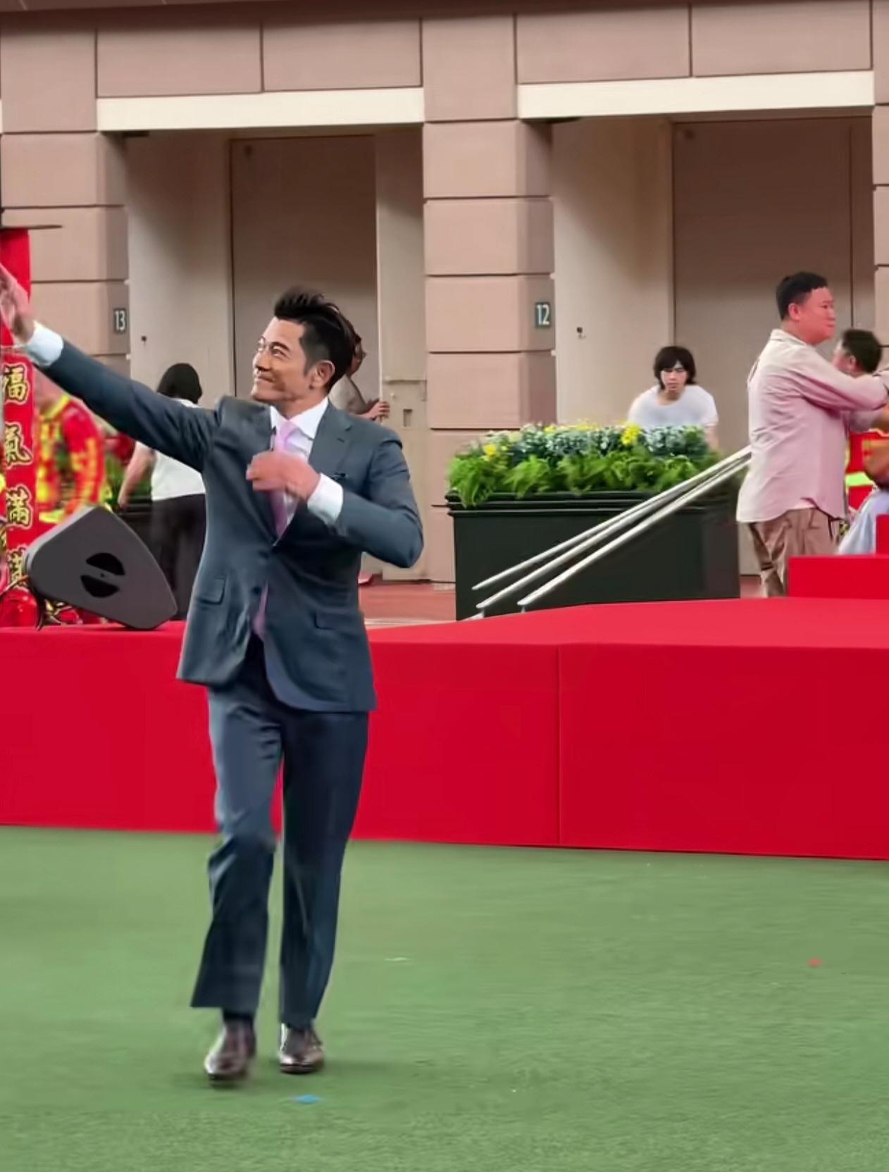 60岁的郭富城宝刀未老，状态是真的好，多数人50多岁就有老人味了。天王真不是白