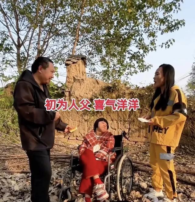 河南30岁精神分裂小伙，被父亲用攒了半辈子的三万块娶回33岁脑瘫媳妇，本想搭伙过