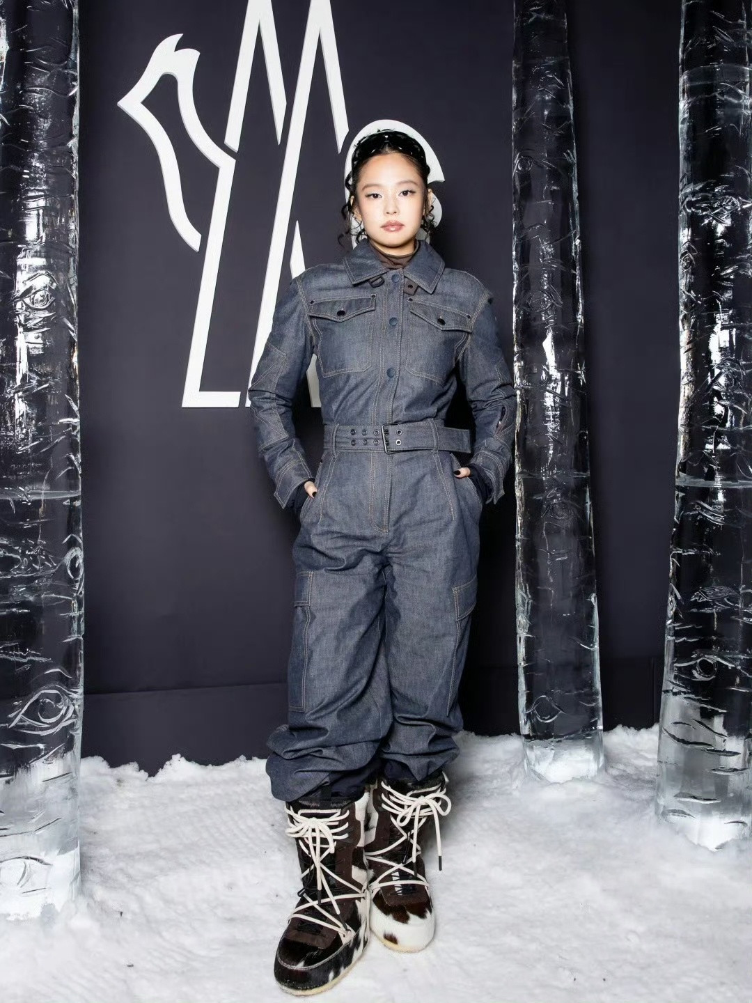 哎呦我滴妈呀，jennie这是闹哪出啊，怪不得时尚博主们这次没发她了，实在夸不