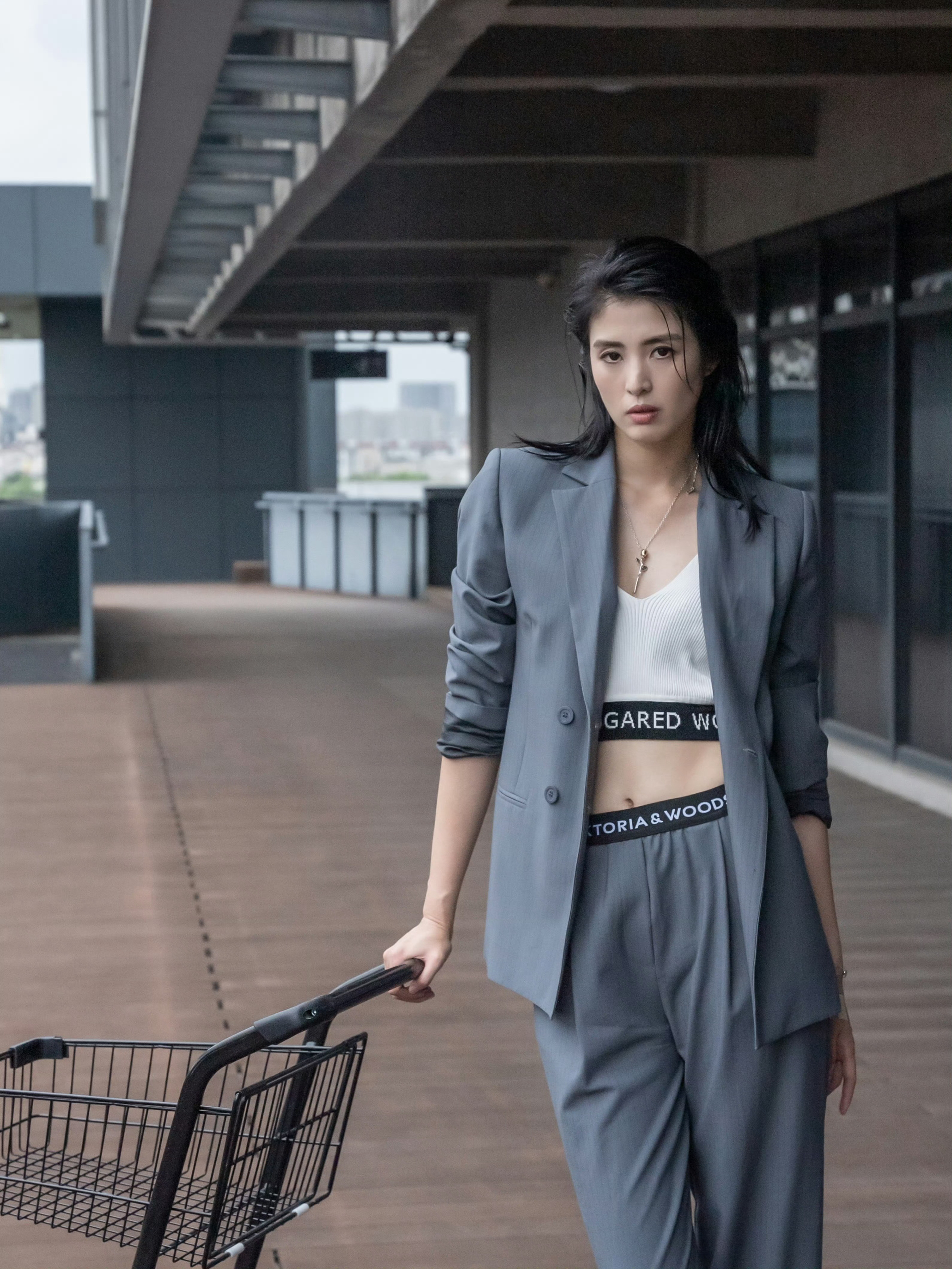 赵丽娜，职场西装穿搭，酷飒有型