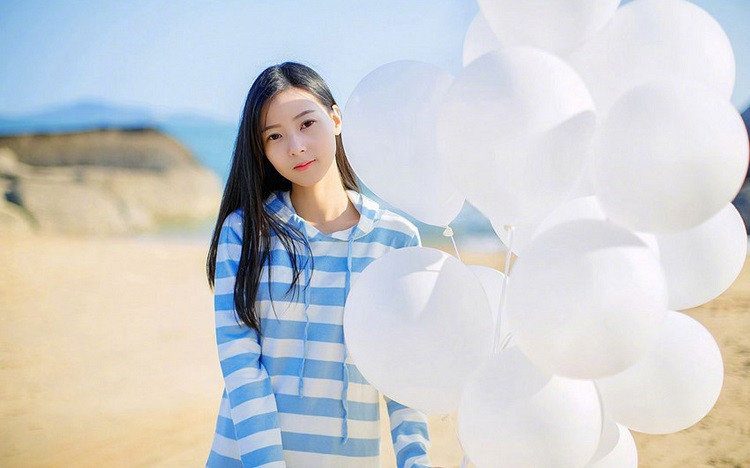 男人的红颜知己，大多是这几种女人：1、崇拜他的小姑娘，男人觉得她们单纯，被她们