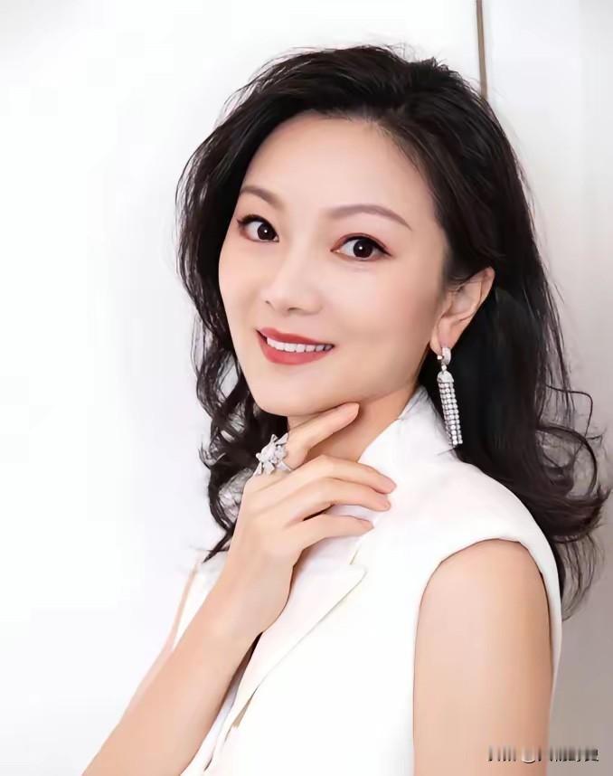 2000年，19岁的陈婷正在上课时，突然感觉一阵恶心呕吐，同桌问她：“你怎么啦？