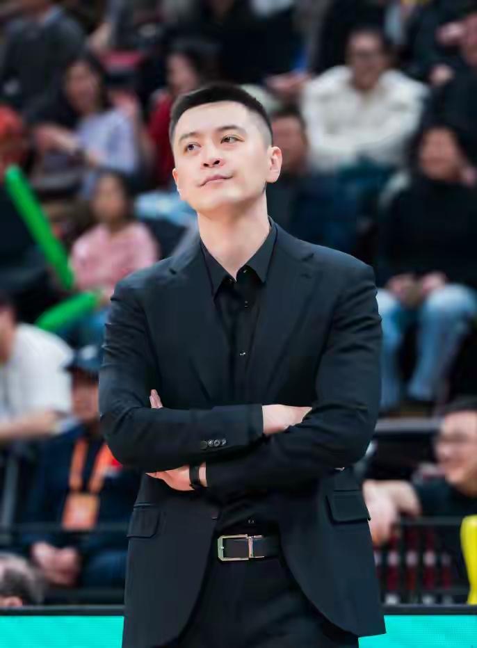 破鼓乱人捶！这句话一点都不假，山西队主场以90比86赢了辽宁队，辽宁队两个外援面