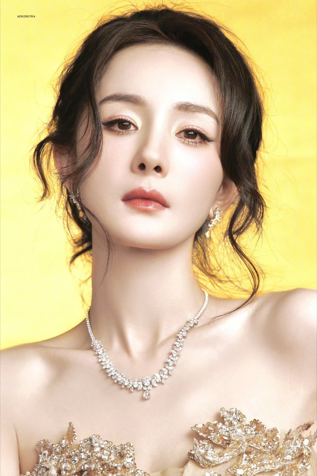 杨幂五穿祖海高定今天依旧很美今晚静待花开呀