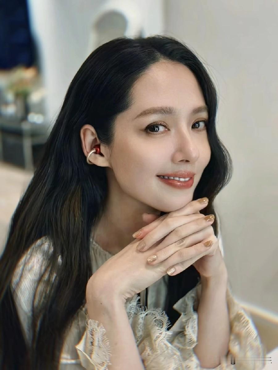 这些豪门媳妇里，敢跟婆家讲条件的，郭碧婷也是蝎子拉屎独一份儿了。我还纳闷，她