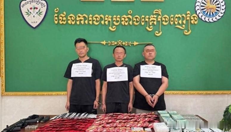 柬埔寨警方抓获三名中国籍面粉贩卖商！现场查获各类面粉近11公斤，并缴获枪支和