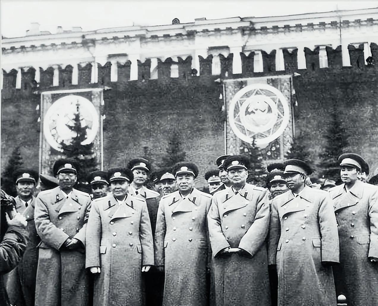 叶剑英和粟裕，一个是元帅之末，一个是大将之首，地位差距却很大！1955