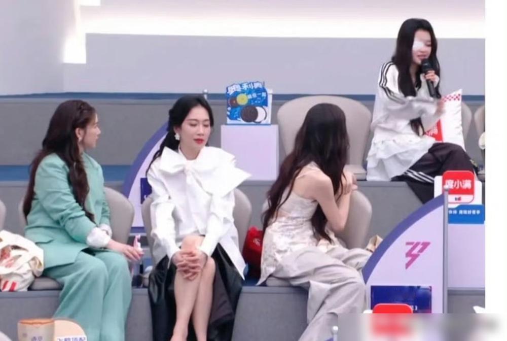 阚清子孙怡掰了？昨晚直播全程冷脸，一个白眼彻底撕破脸。你都不知道现场多窒息。