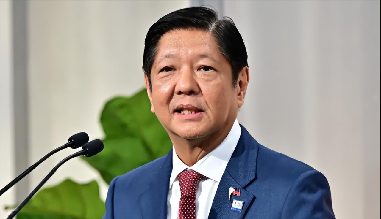 .中国的“闪电援助”，恰恰是“逼”出了菲律宾的“军事摊牌”。这场在黄岩岛以东的军